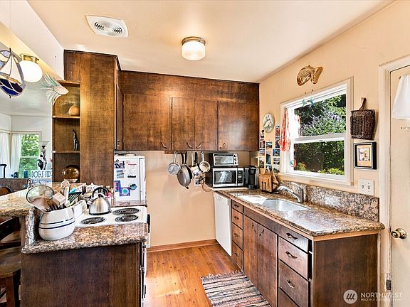5th image of 2715 50th Avenue SW