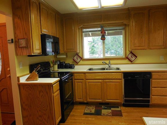 3rd image of 926 Edgewood Cir