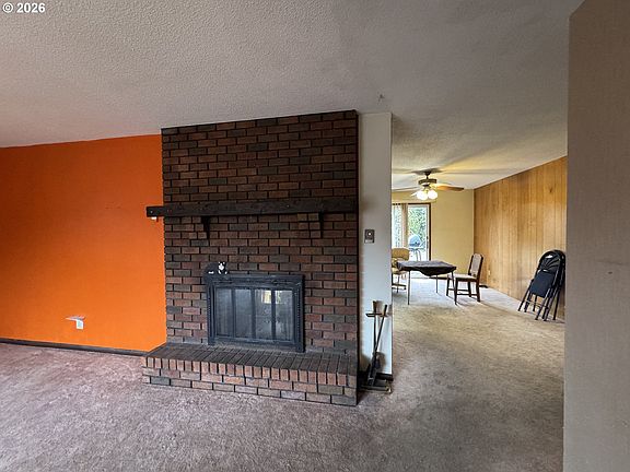 5th image of 702 Elm Dr