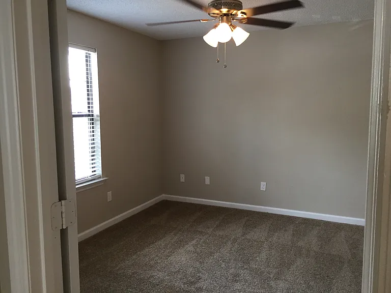 Hillwood Apartments — Photo 11