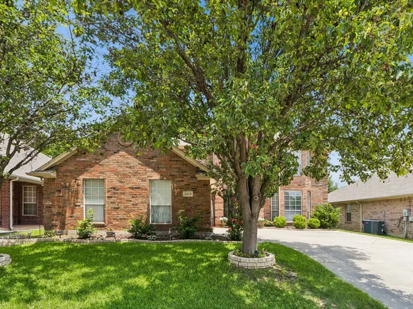 2813 Flint Rock Dr, Fort Worth, TX 76131