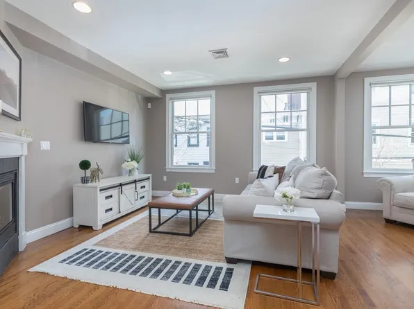 60 Sullivan St #2, Charlestown, MA 02129