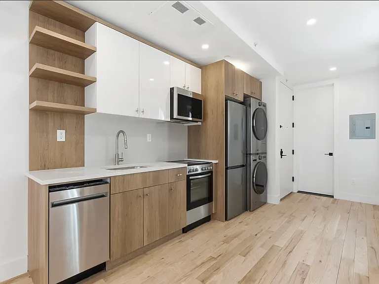 376 Montgomery St #2E — Photo 3