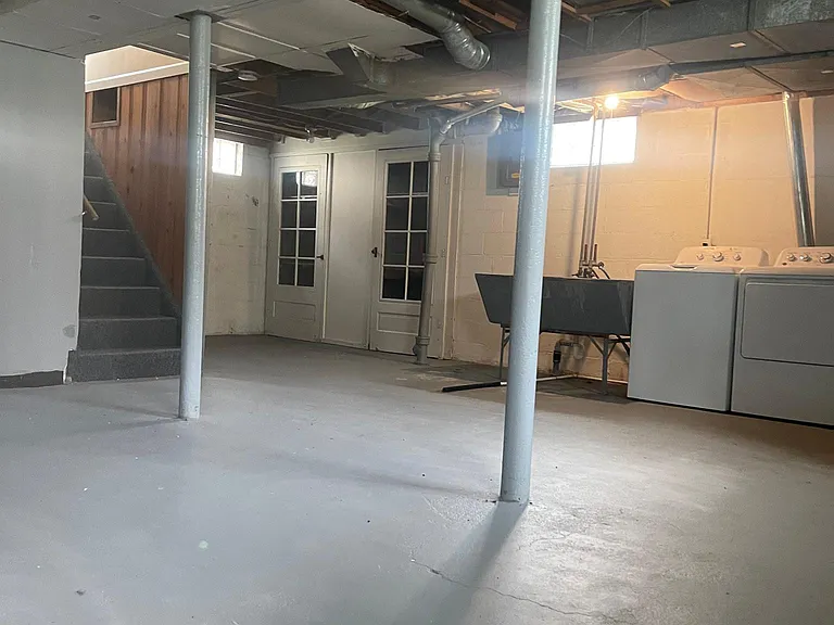 3061 Queen St — Photo 13