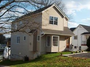 27 Northwood Rd, Newtown Square, PA 19073