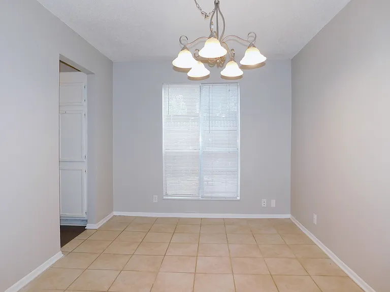 1915 Kingswood Ct — Photo 7