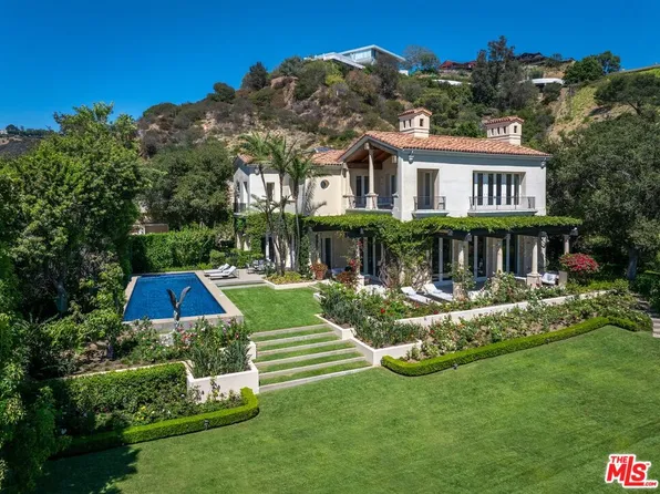 1672 Waynecrest Dr, Beverly Hills, CA 90210