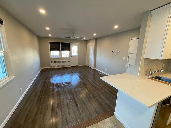 5th image of 516 E Broadway APT 4