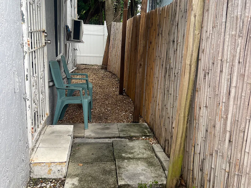 1134 NW 27th St #SIDE OF HOUSE
