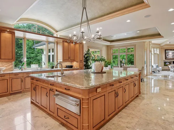 1989 Dwight Ln, Minnetonka, MN 55305