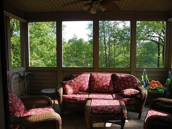 4th image of 9 Vinca Dr