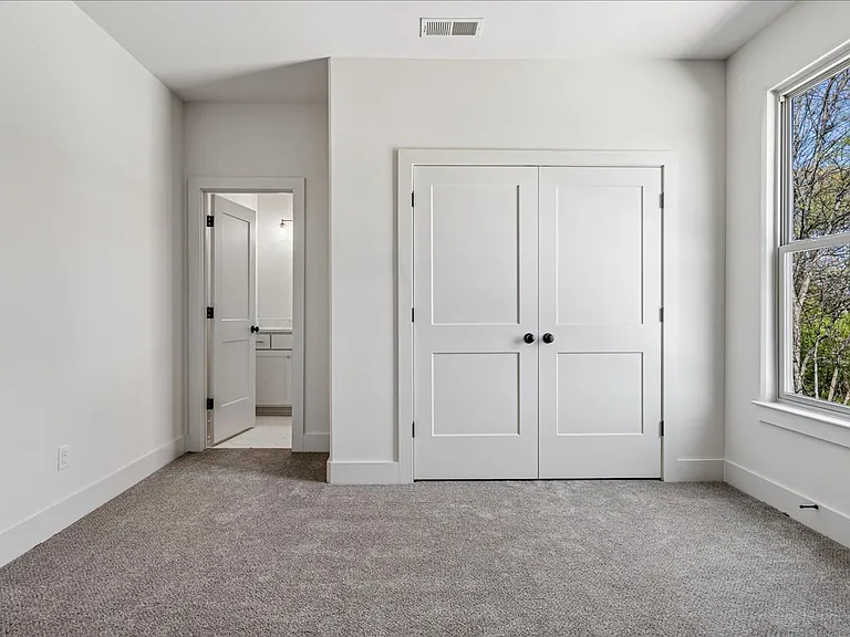 5486 End Village Dr E — Photo 17