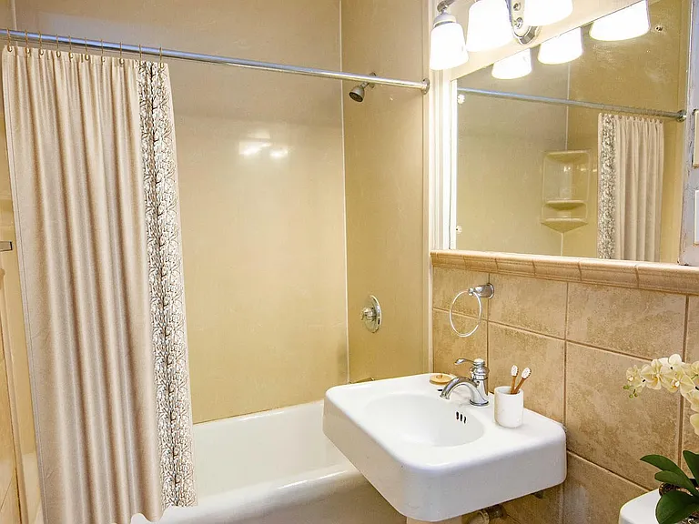 The Gilmore Apartments — Photo 6