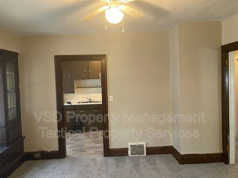 2 bed, 1.0 bath, 1037 sqft, $795 — Photo 3