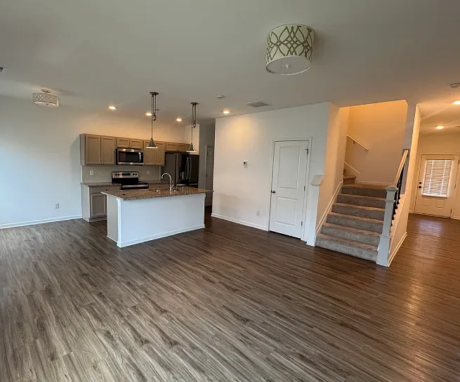 1484 Ben Park Way — Photo 2