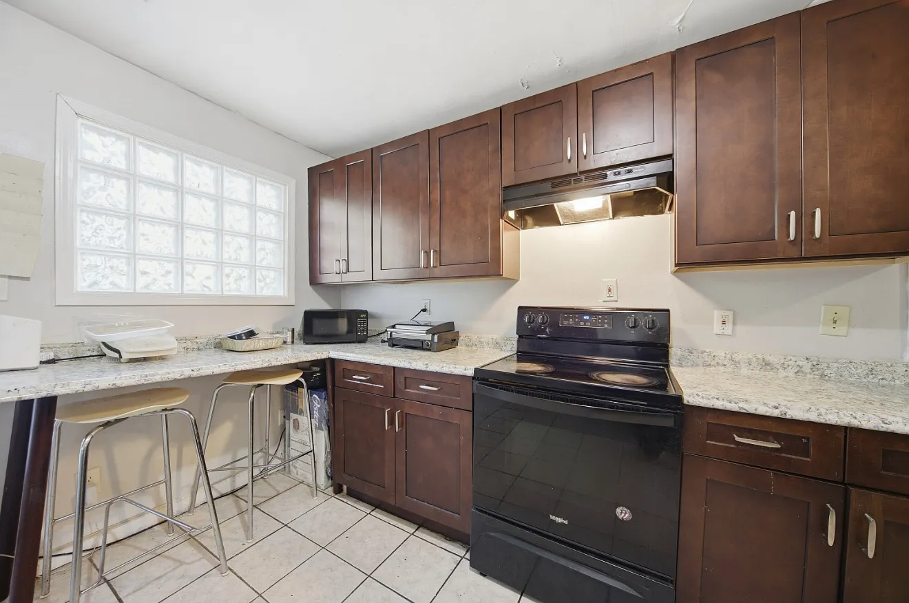 1 bed, 1400 sqft, $670 — Photo 2