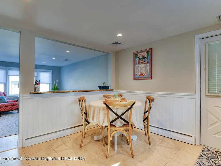 105 Saint Louis Ave — Photo 10