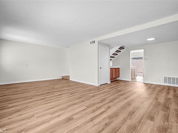 4th image of 4107 Larwin Ave
