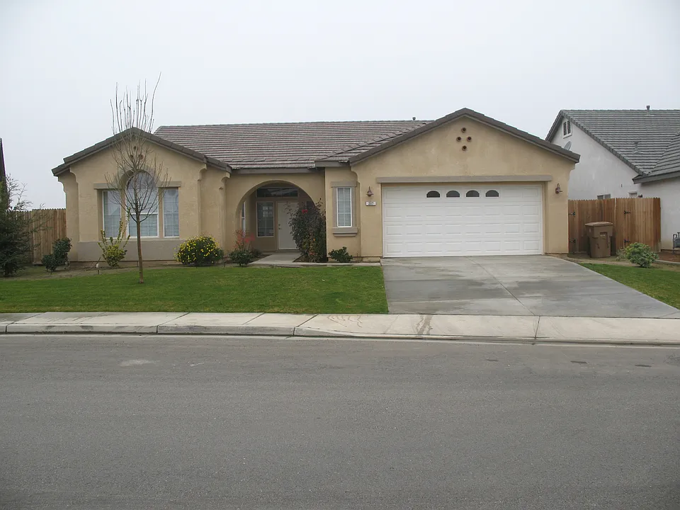 207 Riesling Vines St