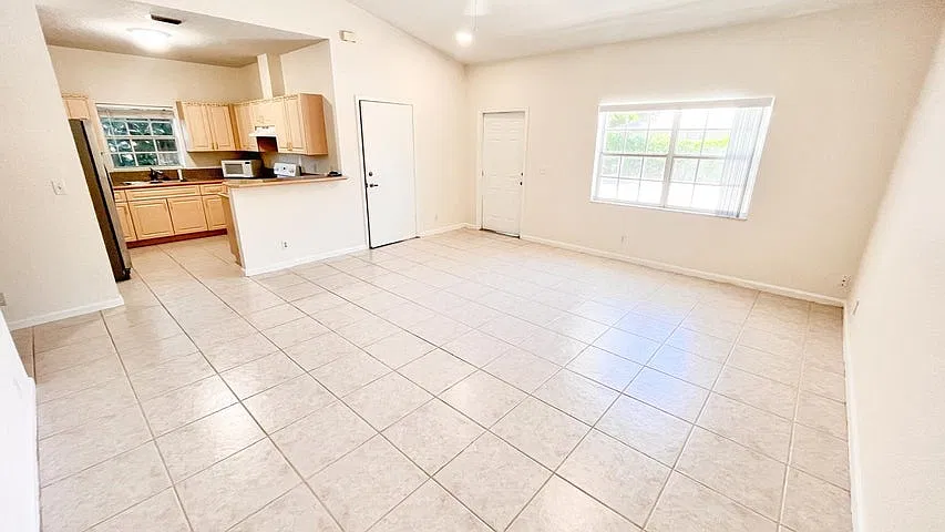 2 bed, 5650 sqft, $2,575 — Photo 4