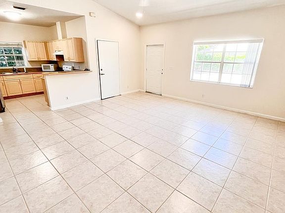 4th image of 1434 Hawthorne Pl