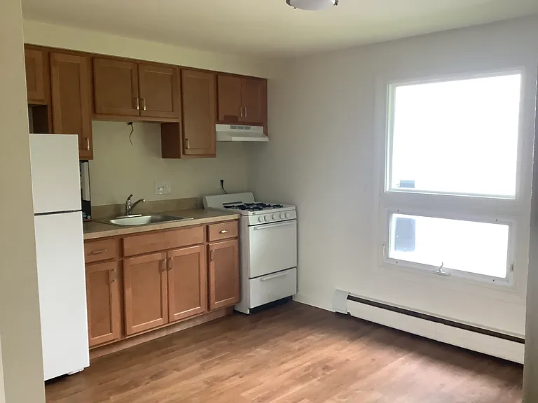208 Luddington St #5 — Photo 2