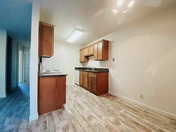 2nd image of 303 Chiquita Ave #15