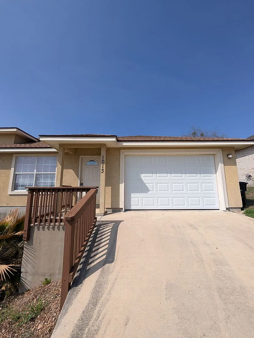 Building Photo - 1013 Misty Acres Dr