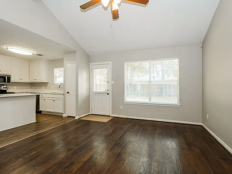 16325 Sun View Ln — Photo 4