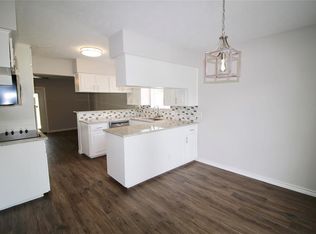 209 Mary Ann Dr, Friendswood, TX 77546