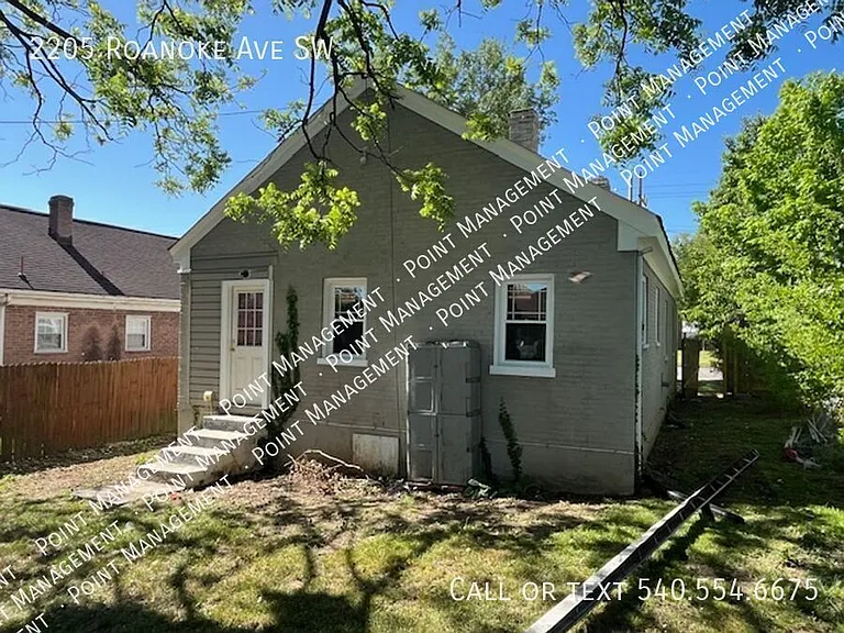2205 Roanoke Ave SW — Photo 2