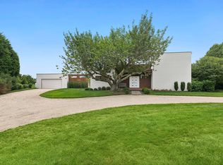83 Pauls Ln, Water Mill, NY 11976