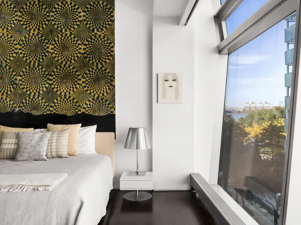 166 Perry Street image 1 of 13