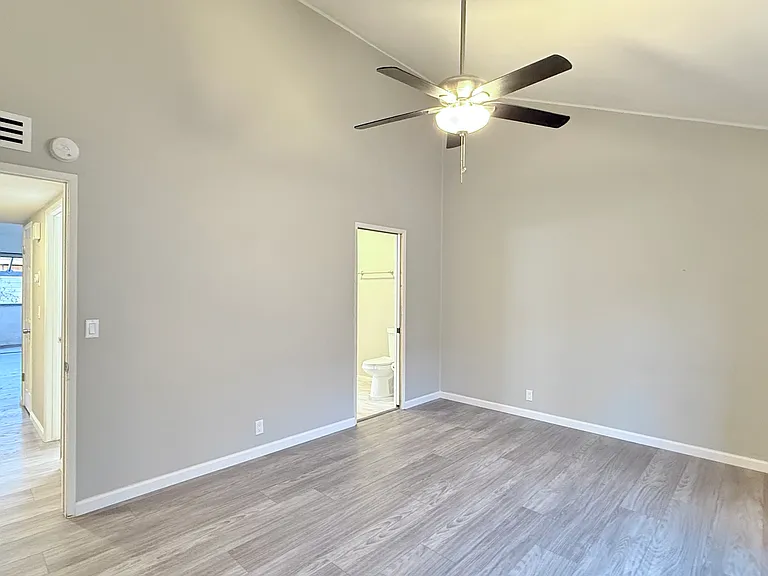 2135 E Valley Pkwy #33 — Photo 26