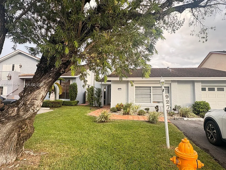 927 NW 106th Avenue Cir