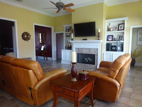 4th image of 226 Poinsettia Dr