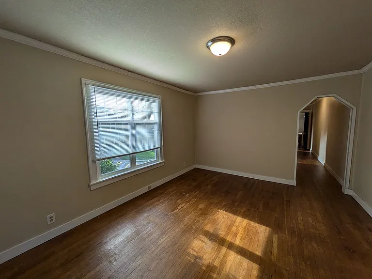 Studios Very Close to Campus Corner of High & Mrytle — Photo 2