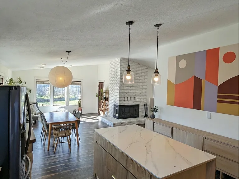 725 W Division Ave — Photo 21