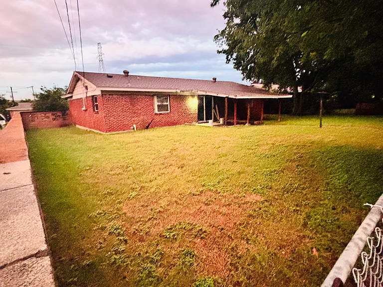 1400 Milmo Dr — Photo 14
