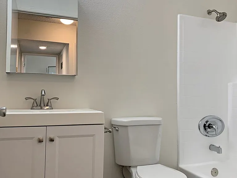 1010-1012 E Acacia Ave — Photo 28