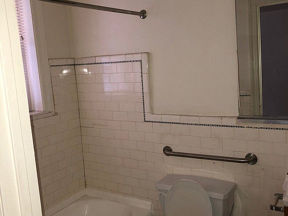 4th image of 4804 Chester Ave APT 204