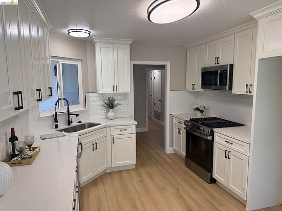 2nd image of 4417 Meadowbrook Dr
