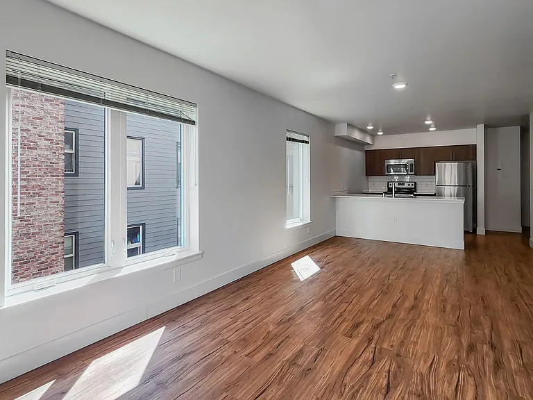 Dunn Motors Apartments — Photo 99
