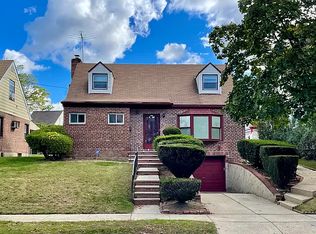 819 Clintonville St, Whitestone, NY