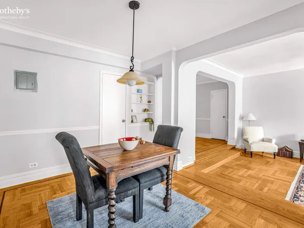 300 West 72nd Street image 3 of 9