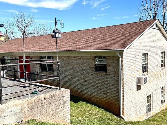 2nd image of 121 Olive St
