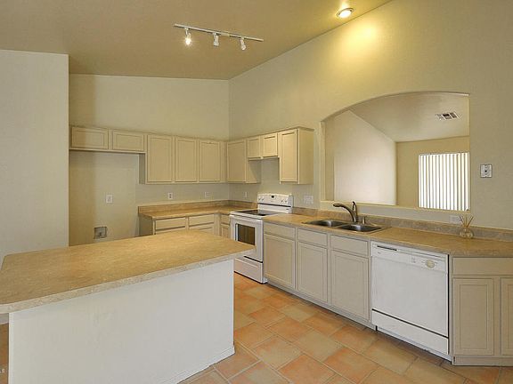 5th image of 8679 N Silver Sand Pl