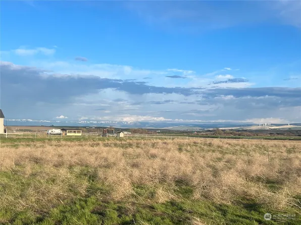 449 Larrabee Road, Touchet, WA 99360