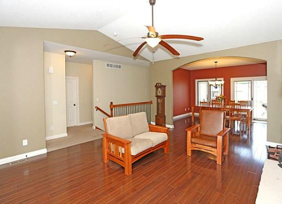 3rd image of 905 Lake View Ave
