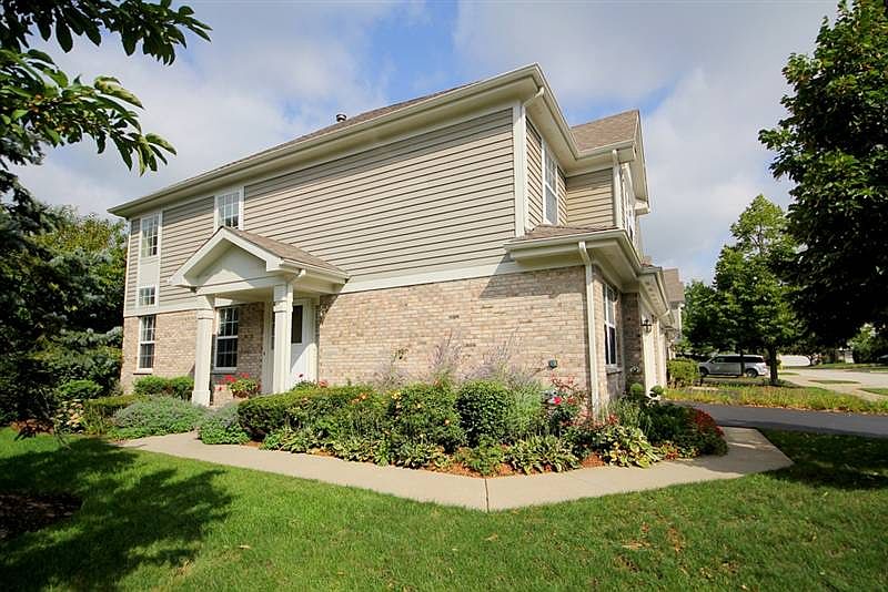1st image of 330 Bloomfield Ct